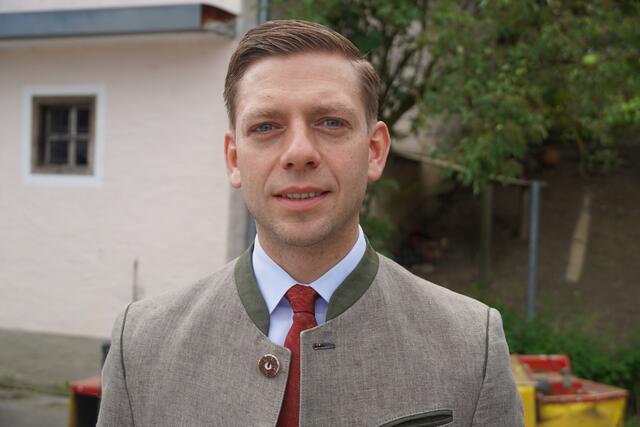 Der Bürgermeister von Eugendorf, Robert Bimminger sprach über aktuelle Bauprojekte in Eugendorf. | Foto: Emanuel Hasenauer