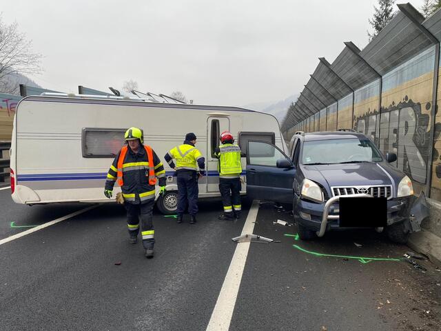 Unfall auf der A9: Die Einsatzkräfte wurden mit dem Alarmstichwort: T03V (Verkehrsunfall mit verletzter Person) zur Unfallstelle gerufen.
 | Foto: FF Übelbach-Markt