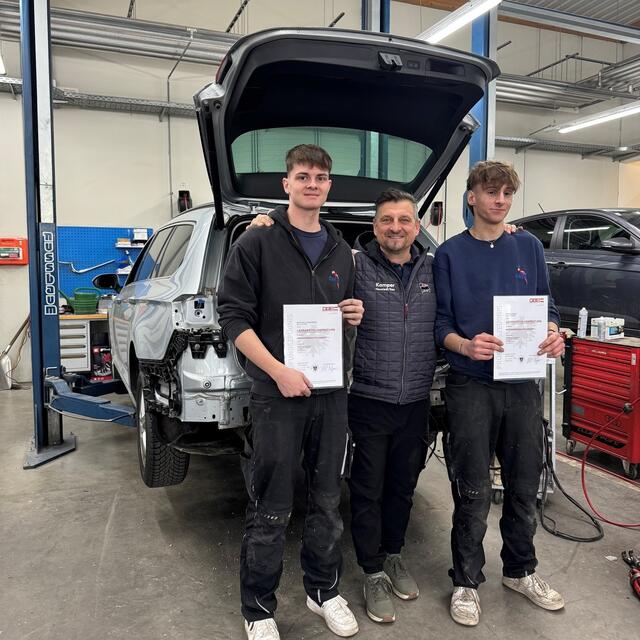 Das Autohaus Josef Kampfer gratuliert ihren Nachwuchstalenten zur bestandenen Lehrabschlussprüfung. | Foto: Autohaus Josef Kamper
