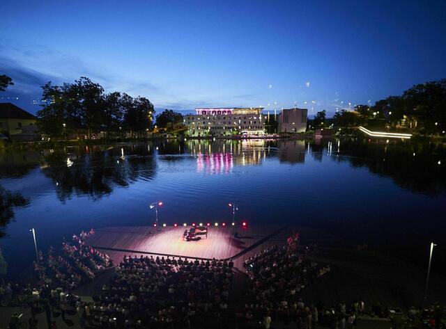 Eine Veranstaltung am Horner Stadtsee. | Foto: Schewig Fotodesign