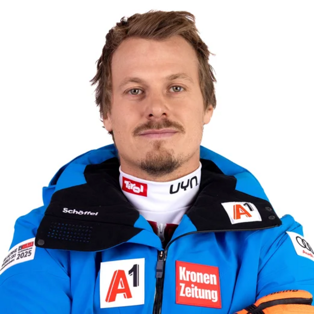 Manuel Feller, Dominik Raschner und Marco Schwarz scheiden aus und sehen nicht das Ziel. | Foto: Ski Austria