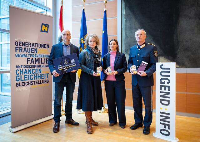Geschäftsführer der Jugend:info NÖ Lutz Köllner, Jugend-Landesrätin Christiane Teschl-Hofmeister, Vorstandsvorsitzende des Netzwerks österreichischer Frauen- und Mädchenberatungsstellen Elisabeth Cinatl und Landespolizeidirektion Franz Popp. | Foto: NLK Pfeffer