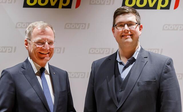 Landeshauptmann Thomas Stelzer mit Wartbergs Parteiobmann Thomas Wolfinger. | Foto: ÖVP Oberösterreich