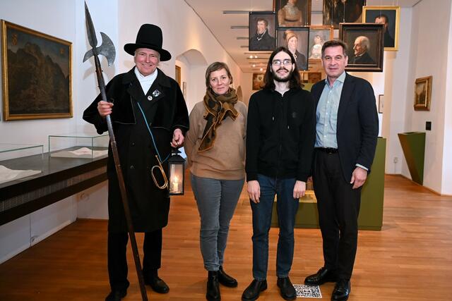 Nachtwächter Günther Pöchhacker, Kultur-Stadträtin Gudrun Schindler-Rainbauer, Museums-Leiter Joachim Zettl und Bürgermeister Werner Krammer (v.l.) im 5-Elemente-Museum. | Foto: Stadt Waidhofen