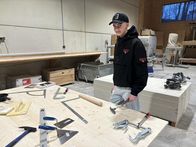 Thomas (16) interessiert sich stark für die Lehrlingsausbildung beim Unternehmen Hillebrand. | Foto: Emanuel Hasenauer