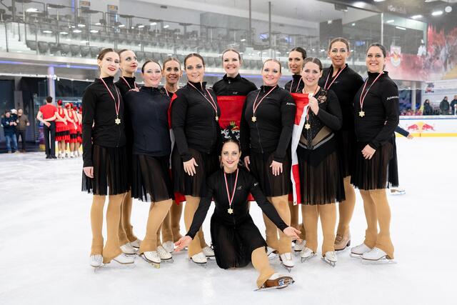 Die Synchroneiskunstläuferinnen des "Team Lumi" müssen für die nächste Meisterschaft beim Eisring Süd weiter trainieren. 