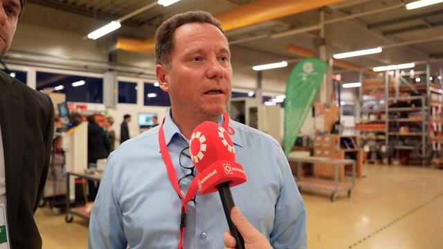 Hannes Schauer von SW Automation: „Wir nützen diese Chance um die Jugendlichen zu aktivieren.”  | Foto: Stefan Schubert