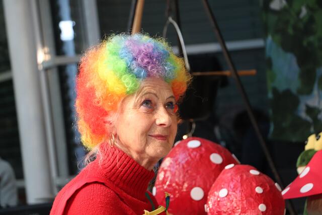 Souffleuse Hilde Korber-Reiter konnte entspannt sein, die jungen Schauspieler waren alle textsicher. | Foto: Edith Ertl