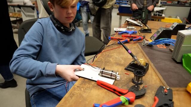 Bei QATM wurde auch gelötet. | Foto: Stefan Schubert