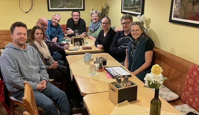 Der frisch gewählte Vorstand und Mitglieder des Vereins (v.r.n.l. Vorsitzende Beate Kainz, Kassier Gerhard Rixinger, Kassier StVin Marlies Helm, Schriftführerin Margot Linke). | Foto: e-gans-mobil