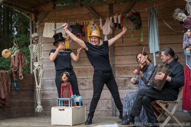 Ein Kabarett-Abend mit "Kriminalschrammeln" ist in der Roten Kapelle in der Klinik Hietzing zu erleben.  | Foto: Stephan Mussil