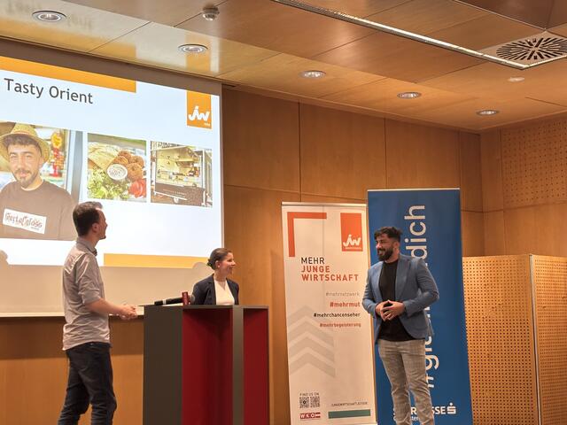 Gratulation an Ali Ayad Sadeq Al-Kahlaee. | Foto: MeinBezirk Perg/Köck