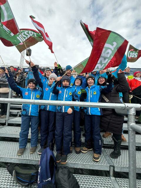 Der Skiclub Oberalm feierte kräftig mit. | Foto: Martin Schöndorfer