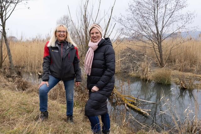 Landeshauptmann-Stellvertreterin Anja Haider-Wallner mit Silvia Strauch beim Besuch des Bibermanagements des Naturschutzbunds Burgenland in Eisenstadt. | Foto: Landesmedienservice Burgenland/Wiesinger