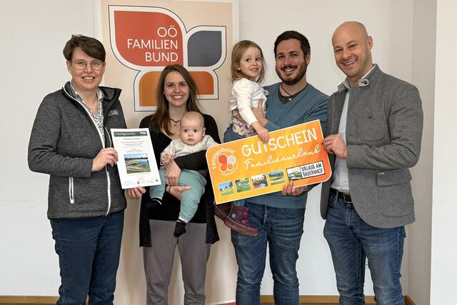 Die Familie aus Alkoven freut sich über ihren Urlaubsgewinn. | Foto: OÖ Familienbund