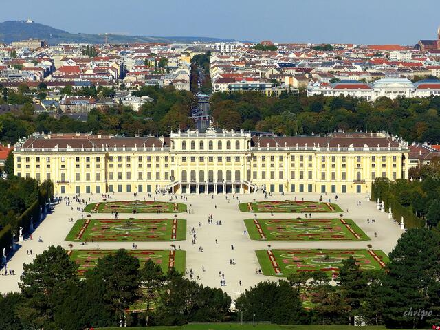Wien hat viele romantische Plätze. Wie wäre es zum Beispiel mit einem Spaziergang durch die alten Gassen in der Inneren Stadt?