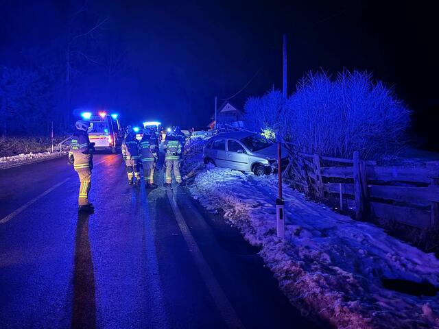 Am Mittwochabend, 12. Februar 2025, ereignete sich auf der B99 im Gemeindegebiet von St. Michael im Lungau ein Verkehrsunfall. Die örtliche Feuerwehr war bei den Aufräum- und Bergungsarbeiten im Einsatz. | Foto: Freiwillige Feuerwehr (FF) St. Michael