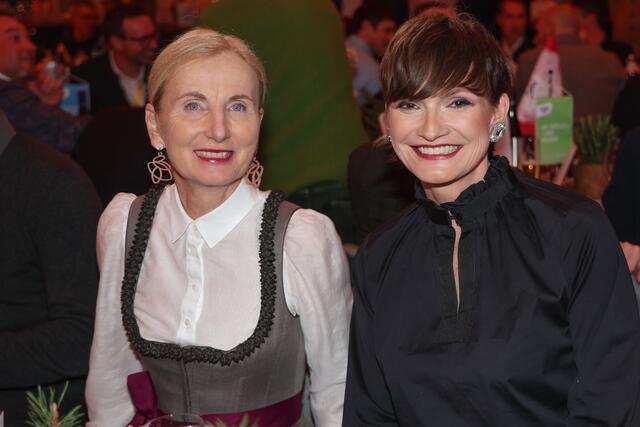 Vlnr.: Roswitha Stadlober (ÖSV-Präsidentin) und Astrid Sterhanig-Staudinger (Geschäftsführerin Österreich Werbung). | Foto: Land Salzburg/Franz Neumayr