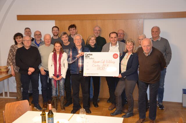 Die Helferinnen und Helfer überreichten 1.800 Euro an Notleidende im Bezirk Voitsberg. | Foto: Caritas