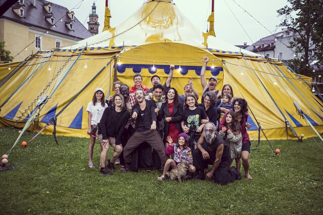 Der Circo PaniKo verwandelte den Hofratsgarten bereits mehrfach in eine Bühne voller Artistik, Musik und Fantasie.
 | Foto: Kulturlabor Stromboli