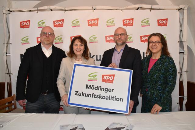 Stephan Schimanowa, Silvia Drechsler, Rainer Praschak und Teresa Voboril. | Foto: Hirss