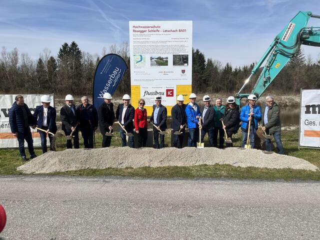 Am ersten Bauabschnitt vom Projekt "Drau, Drauschleife Rosegg" wird bereits auf Hochtouren gearbeitet. Auch Villach wird HQ100-sicher. | Foto: Büro LR Fellner