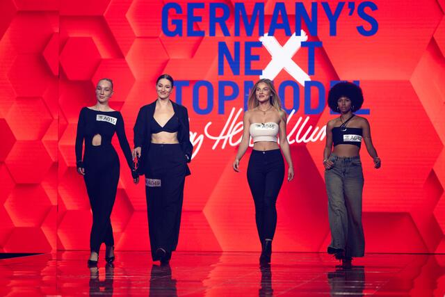 Nicole (2. v. l.) aus Haigermoos will bei der 20. Staffel Germany's next Topmodel überzeugen. | Foto: ProSieben/Daniel Graf