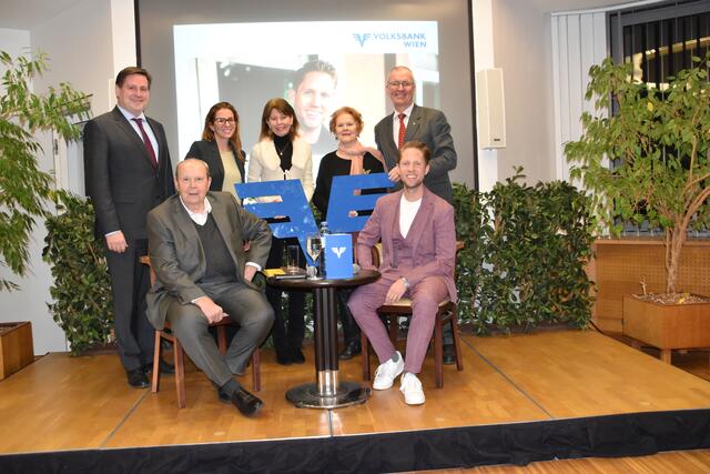 Bürgermeister Stefan Szirucsek, Altbürgermeister August Breininger, Abg. z. NR Carmen Jeitler-Cincelli, Bezirkshauptfrau Verena Sonnleitner, Gabriele Moser-Jacoby, Volksbankdirektor Martin Heilinger, Schauspieler Markus Freistätter. | Foto: Preineder