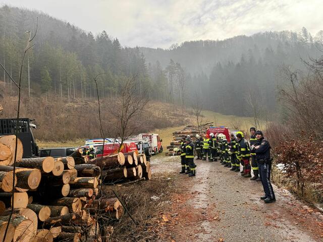 Zu einem Unfall im schwierigen Gelände wurden mehrere Einsatzorganisationen in das Einsatzgebiet der FF Waidhofen/Ybbs-Wirts alarmiert. | Foto: Bfkdo Amstetten / FF Waidhofen-Wirts