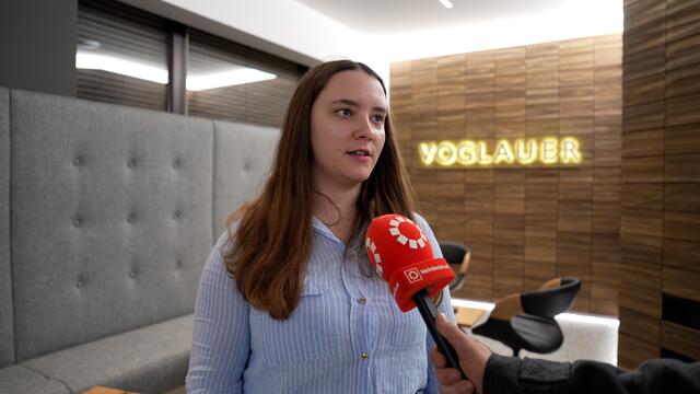 Carina, die ihre Lehre bei Voglauer bereits abgeschlossen hat, bringt es auf den Punkt: „Es ist natürlich schön, wenn man mit 15 schon eigenes Geld verdient.“ | Foto: Stefan Schubert