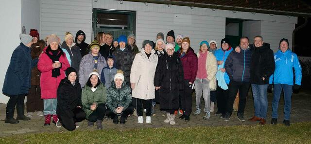 Foto: freundlicherweise zur Verfügung gestellt von Weber Franz  
  Zuschauer und Eisbader