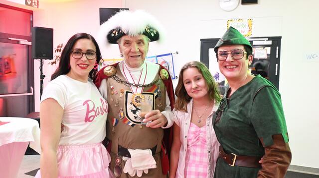 Faschingsgilde Guttaring Obfrau Anna Warmuth, Meinhard Marzi, Johanna und Marion Drobesch freuten sich über den gelungenen Abend
