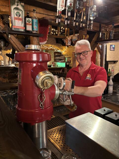 Sven Grawert: erfahrener Gastronom und ein Meister an der Bierschanksäule. | Foto: Waschrumpl