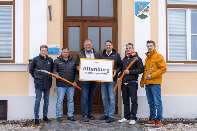 Markus Reichenvater (dritter von links) mit dem Team von Kabelplus. | Foto: Barbara Leister