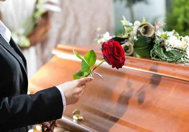 Viele Menschen vermeiden es, über den Tod zu sprechen, weil er mit Verlust, Schmerz und Endgültigkeit verbunden ist. | Foto: Bestattung Haider