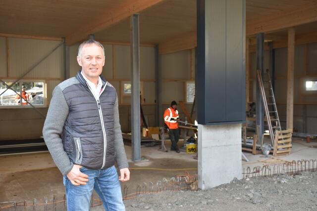 Bürgermeister Andreas Egger und seine Gemeinde müssen den Sparstift ansetzen. | Foto: Haun