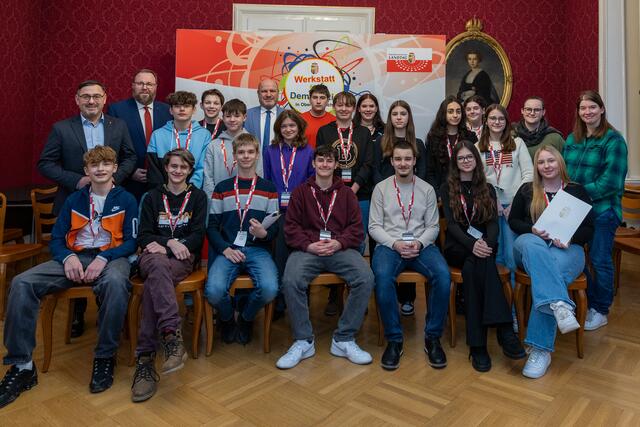 Die 4a der MS Gunskirchen zu Besuch im Landtag. | Foto: Krenn