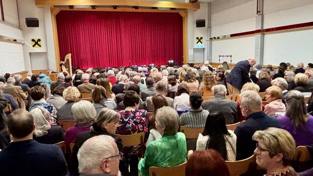Die Kulturhalle Eggersdorf war bis zum letzten Platz gefüllt. | Foto: MeinBezirk/Hofmüller
