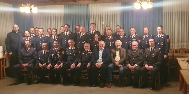 Beim Abschnittsfeuerwehrtag ließen Kommando und Beauftragte im Beisein der Ehrengäste das Jahr Revue passieren. | Foto: Abschnittsfeuerwehrkommando Bleiburg