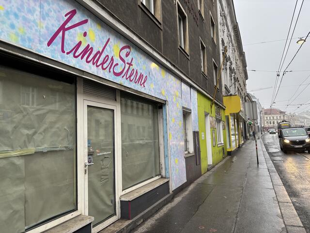 Um den Elterleinplatz sieht es in der Hernalser Hauptstraße oftmals so aus. Leere Geschäfte reihen sich an die anderen.  | Foto: Ipirotis/MeinBezirk