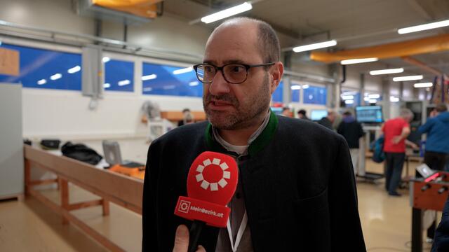 Stolz auf die Betriebe in seiner Gemeinde: Gollings Bürgermeister Martin Dietrich. | Foto: Stefan Schubert