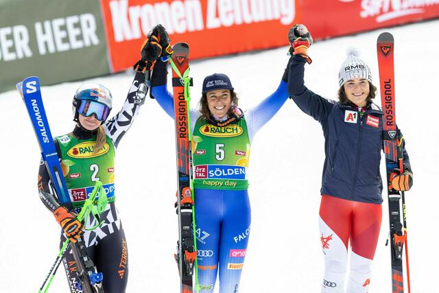 Federica Brignone holt sich Gold vor der Neuseeländerin Alice Robinson. Julia Scheib scheidet mit einem starken zweiten Durchgang kurz vor dem Ziel Aus. | Foto: Johann Groder/ Red Bull Content Pool
