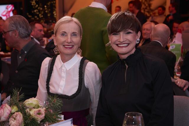 Astrid Steharnig-Staudinger, GF der Österreich Werbung (links) mit der ÖSV Präsidentin Roswitha Stadlober. | Foto: Österreich Werbung