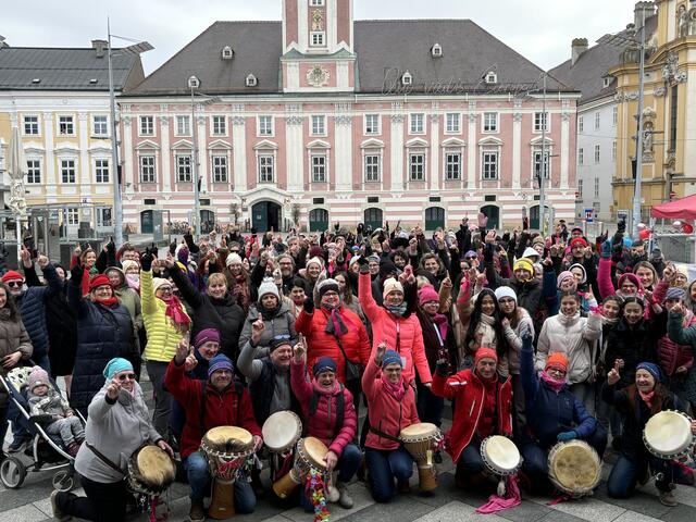 St, Pölten setzt ein Zeichen! | Foto: Martina Schweller