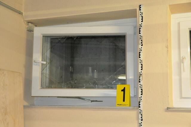 Einstieg unter anderem über eingeschlagene Kellerfenster. | Foto: LPD NÖ
