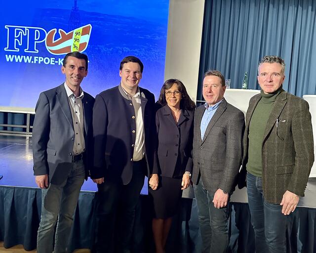 Landesparteisekretär Josef Ofner, Ortparteiobmann Florian Pacher, Gemeinderätin Renate Haider, Landesparteiobmann Erwin Angerer, Nationalratsabgeordneter Gernot Darmann (v.l.n.r.). | Foto: FPÖ Pörtschach