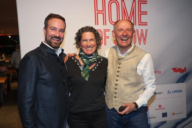 Vlnr.: Landeshauptmannstellvertreter Stefan Schnöll, Kristina von Trapp und Leo Bauernberger (Geschäftsführer Salzburger Land Tourismus) im Home of Snow. | Foto: Land Salzburg/Franz Neumayr