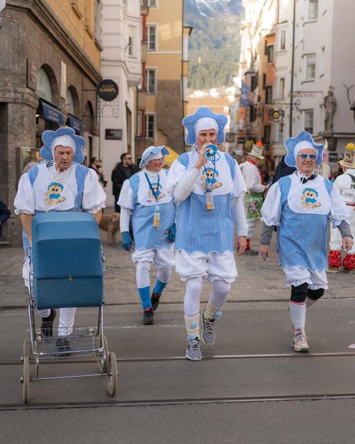 Partyzeit für Jung und Junggebliebene. Die besten Kostüme werden prämiert. | Foto: Schorch