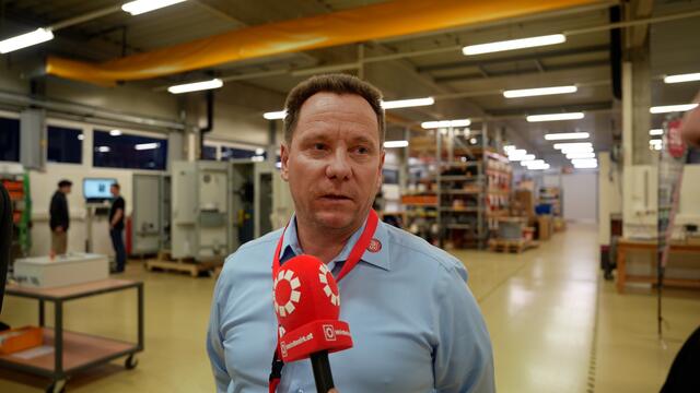 Robert Schauer (SW Automatisierung) ist es wichtig, dass Lehrlinge lernwillig sind.  | Foto: Stefan Schubert