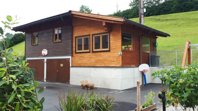 Defibrillator-Standort beim Vereinsheim des 1. UEV (Stockbahn Dorf, nähe Berneggweg 191) | Foto: Gemeinde St. Koloman